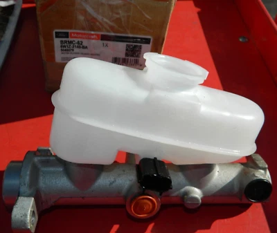 NEW MOTORCRAFT BRMC-62 MASTER CYLINDER Foto 1 de 4
