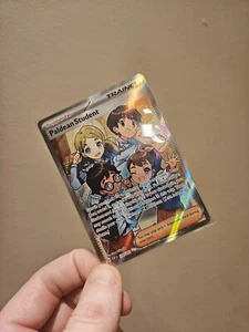 Pokemon TCG Paldean Student - 230/091 - Ultra Rare - Sc & Vi: Paldean Fates - Bild 1 von 1