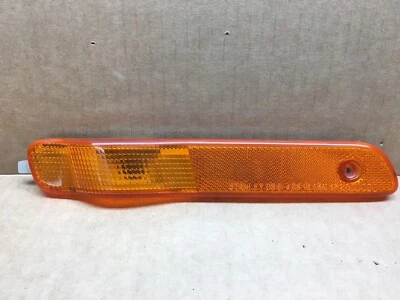 GM 21110858 Lamp Asm, Front Side Marker RH 2000-2002 Saturn SL1 SL2 SW2 SC1 SC2 - Image 1 of 4