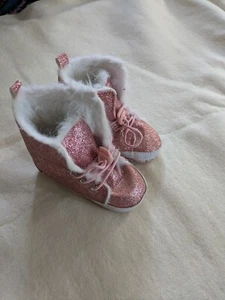 Kuschelige Winter Krippen-/Kinderwagenschuhe rosa Glitzer Fell Esprit - Bild 1 von 7