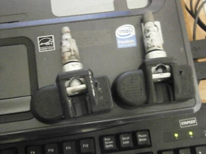 SENSOR MONITOR TPS GENUINO MERCEDES BENZ MB A B E C TPMS A0009057200Q - Imagen 1 de 1
