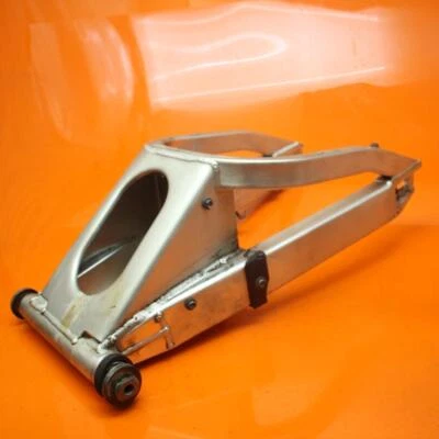 2000 2001 YAMAHA YZF R1 OEM ПРЯМОЙ ЗАДНИЙ ПОВОРОТНЫЙ РЫЧАГ ЗАДНЕЙ ПОДВЕСКИ ПОВОРОТНЫЙ РЫЧАГ - Изображение 1 из 4