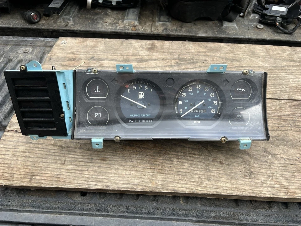 1985 - 1991 JEEP CHEROKEE XJ/Comanche MJ INSTRUMENT CLUSTER (NO TACH) 69K MILES - Image 1 of 3