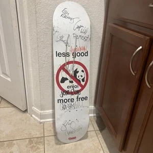 Autographed skateboard - Picture 1 of 11