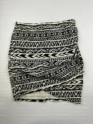 Falda elástica con estampado tribal Charlotte Russe para mujer talla S dobladillo envolvente sintético Foto 1 de 4