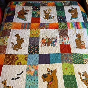 Scooby-Doo! Patchwork Style Lightweight Bed Cover READ - Picture 1 of 22