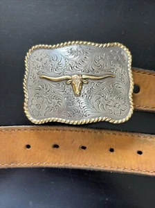 WESTERN STYLE BELT BUCKLE WITH LONGHORN IN THE CENTER - Picture 1 of 2