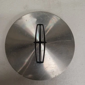 F8VC-1A096-CB Center Cap LINCOLN & TOWN CAR 00 01 02 - Picture 1 of 2