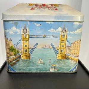 Vintage 1998 Churchill's of London Tower Bridge Toffee Dose mit Beefeater Concorde - Bild 1 von 11
