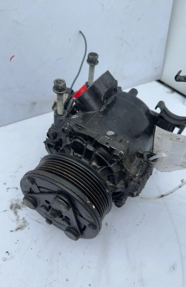 Chrysler Chrysler Sebring 2001 compresor de aire acondicionado Foto 1 de 4