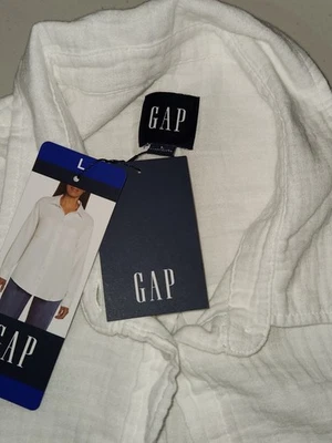 Camisa para mujer Gap blanca de lino con botones talla grande manga con lengüeta enrollable Foto 1 de 4