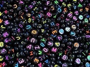 Alphabet Beads 2500pc Black/Col DIY YOU BELONG TO ME BRACELETS - Picture 1 of 3