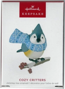 Hallmark 2023 COZY CRITTERS #7 blau getuftete Meisen Vogel Andenken Ornament MIB - Bild 1 von 3