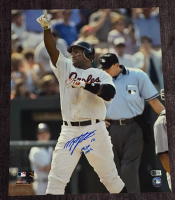 FOTO Beckett (BAS) 16x20 firmada por Miguel Tejada con MVP Insc Foto 1 de 3