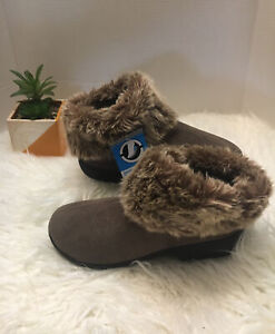 Isotoner Women’s Faux Fur Slippers Enhanced Heel Cushion Brown Size 7.5-8