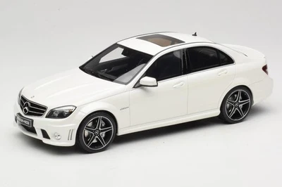 GT928 Mercedes C63 AMG W204 Diamond White GT Spirit 1/18 - Imagen 1 de 4