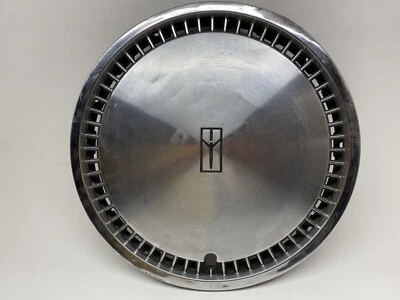 Oldsmobile Custom Cruiser 15" moldura de rueda de acero inoxidable 1980 Olds P/N 22505018 Foto 1 de 4