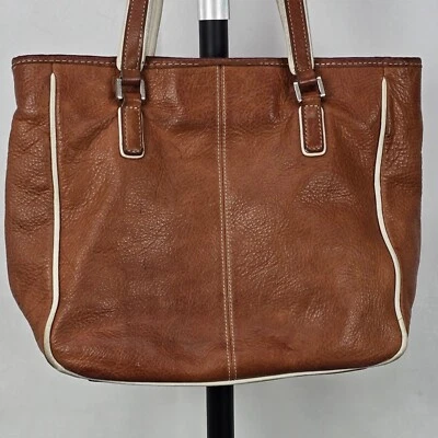 Bolso de hombro grande Fossil marrón carmelo cuero con correa de calcomanía crema Foto 1 de 4