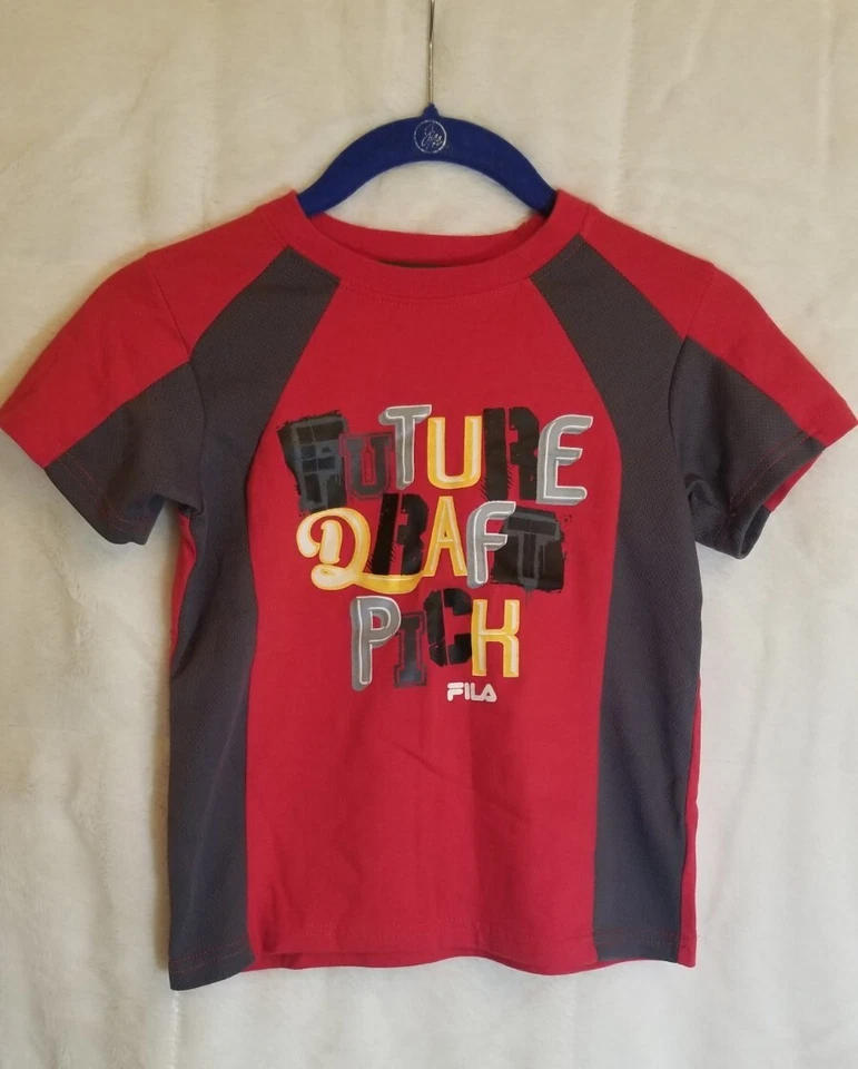Camiseta FILA para niño "Future Draft Pick" roja + gris tema fútbol talla 5/6 Foto 1 de 4