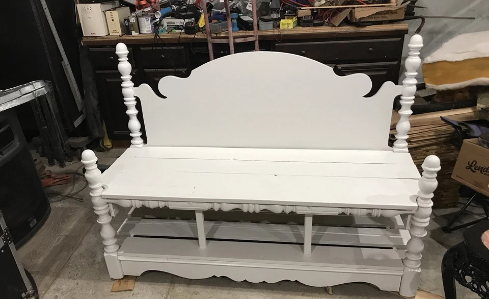 Каркас кровати переработанный художественно сделанный в скамейку для внутреннего или наружного использования - Изображение 1 из 1