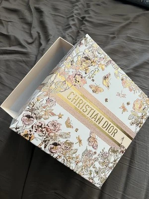 Caja de Regalo Dior Beauty Diseño Floral Día de la Madre - Nunca Usada Envío Rápido Foto 1 de 4