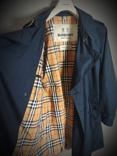 ?Burberry Trench coat The Kensington L Recent Collection ?