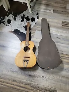 FUNDA DE GUITARRA VINTAGE AÑOS 30/40 AGLOMERADA PUERTA TRAMPA sin cubierta salón con guitarra - Imagen 1 de 5
