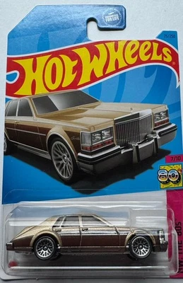 2023 风火轮 HW THE '80S 7/10 '82 凯迪拉克塞维利亚 75/250 (金色) — 第 1/2 张图片