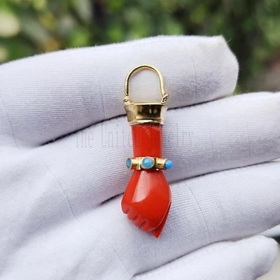 Colgante hecho a mano tallado en coral y turquesa Figa a mano con dije de la suerte de plata 925 Foto 1 de 4