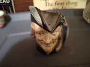 Royal Doulton: 4" Tall Toby Jug - ROBIN HOOD no chips / cracks - Picture 1 of 3