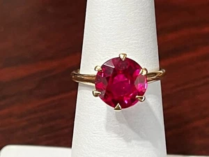 Vtg. 10K Yellow Gold Red Stone Solitaire Ring Size 5.5 3.0 Grams - Picture 1 of 6