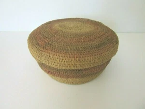 VINTAGE TIGHTLY WOVEN ROUND BASKET with LID Geometric Design ~  6" x 3 1/2" - Picture 1 of 12