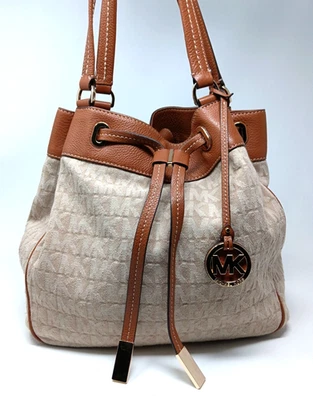 Bolso de Mano Michael Kors Marina Grande con Cordón (Bronceado) Foto 1 de 4