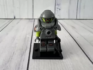 Lego #71000 ~ Minifigura Serie 9 Alien Avenger con Soporte - Imagen 1 de 6