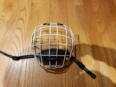 Слегка б/у каскадная хоккейная защитная клетка для лица взрослый размер маленький - Изображение 1 из 2