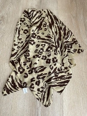 "Bufanda de soja ECHO 100 % seda cuadrada enrollada a mano animal bronceado y marrón estampado de colección" Foto 1 de 4