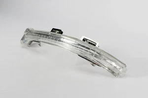 Ala Specchio Indicatore LED Sinistro Per Vw Golf Sportsvan 14-20 3 Pin Spina Ripetitore - Foto 1 di 7