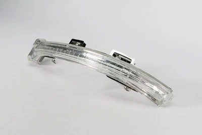 Ala Specchio Indicatore LED Sinistro Per Vw Golf Sportsvan 14-20 3 Pin Spina Ripetitore - Immagine 1 di 4