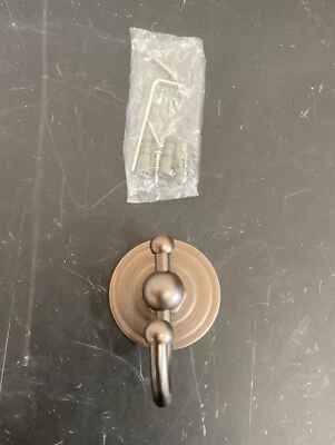 Gancho para bata DXV acabado bronce carbono Landfair D35107210.110 E8 Foto 1 de 4