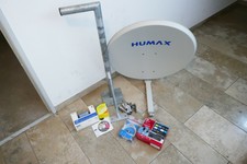 Humax Satelitenschüssel mit Zubehör Wandhalter massiv etc