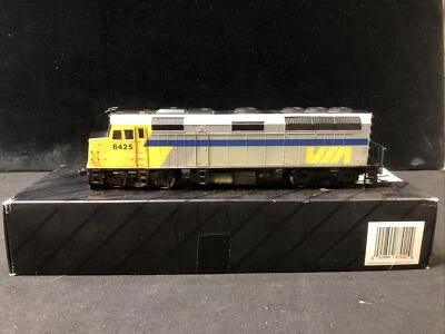 Bachmann HO Spectrum Item#87022 F40PH Diesel Locomotive - VIA #6425 Tested - Image 1 of 4