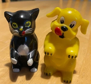 Vintage F&F Dog & Cat Plastic Salt and Pepper Shakers Mold & Die Works Ohio USA - Picture 1 of 6