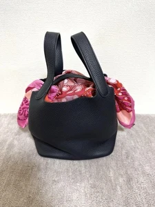 HERMES Bufanda Carre 41 Grands Fonds Rosa Peces Tropicales Diseño Moda Accesorio - Imagen 1 de 9