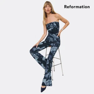 Juego de dos piezas tejido Reformation Arlo Midnight Rose - Talla M - Top sin tirantes y Fl - Imagen 1 de 11