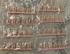 Bachmann Spur HO unbemalte Plastik Personen Figuren 8 Pakete 96 insgesamt - Bild 1 von 1