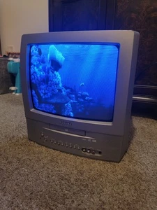 Toshiba 13" TV DVD Combo CRT (MD13N3) funktioniert super - Bild 1 von 11