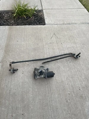 1989-1993 DODGE RAM CUMMINS 150 250 350 WIPER LINKAGE AND WIPER MOTOR - Image 1 of 4