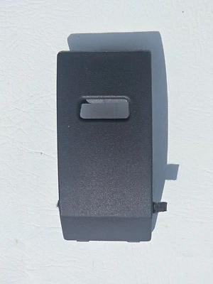 2005 - 2009 年日产 Frontier Pathfinder Xterra 熔断器访问盖 68964-EA000 — 第 1/4 张图片