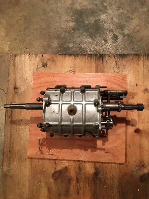 Carcasa de caja de cambios Giulia Giulietta 1300 transmisión Alfa Romeo 1963 1964 1965 Foto 1 de 4