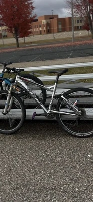 Bicicleta de montaña de aluminio Spelaized M5 21 velocidades suspensión completa 26 pulgadas Foto 1 de 4